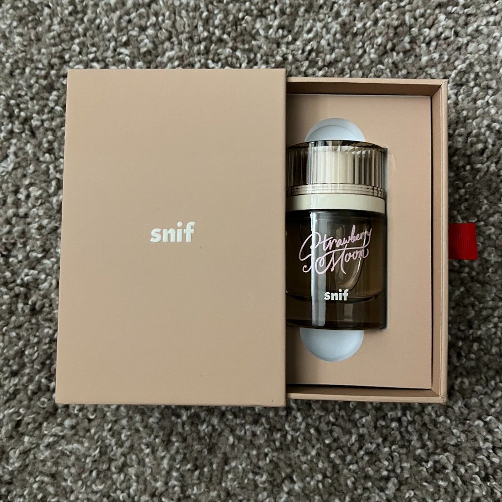 SOLD 🚫 Snif: Strawberry Moon Perfume
